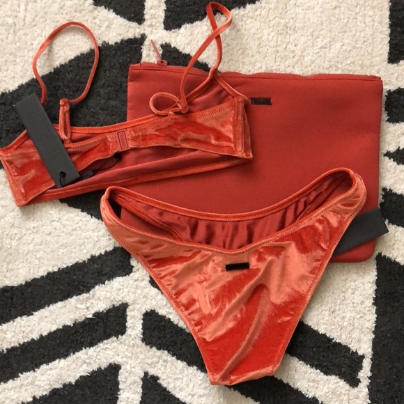 TRIANGL MICA CHEEKY BOTTOMS SANGRIA VELVET INCLUDES BAG NWT - Picture 3 of 3